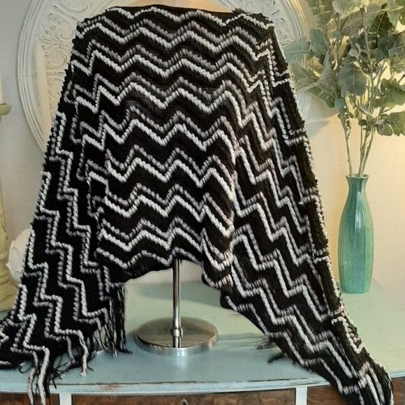 BCBG Shawl XL  - Picture 1 of 1